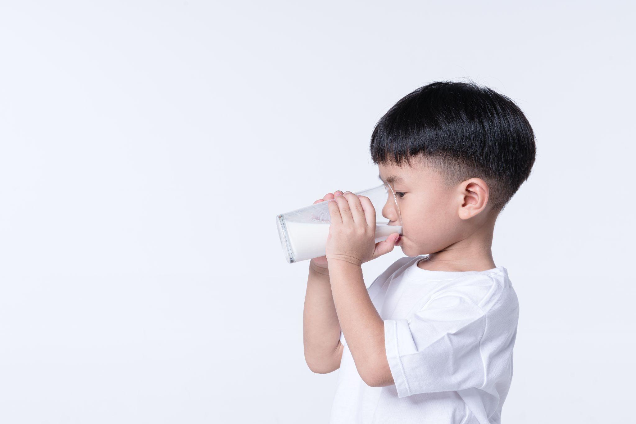 Lưu ý khi cho dùng sữa cho bé phát triển trí não