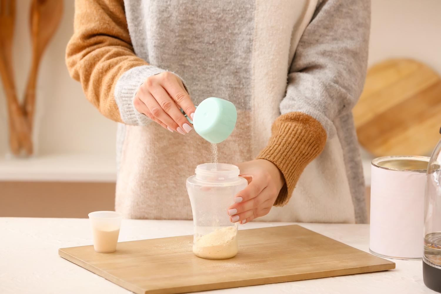 Ba mẹ cần đảm bảo pha sữa công thức đúng cách cho trẻ