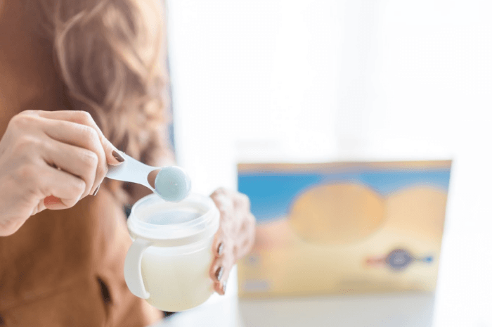 Lưu ý khi dùng sữa Nhật cho bé 0 6 tháng là theo dõi phản ứng của con