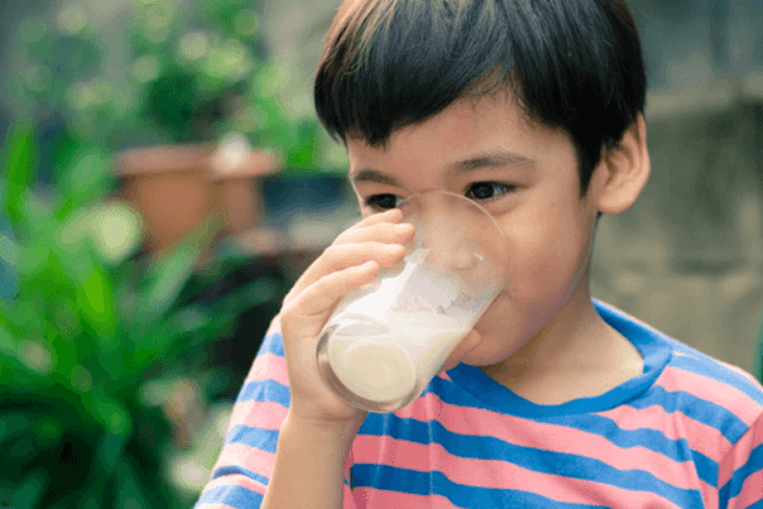 Khi đổi sang sữa nhạt giống sữa mẹ cần lưu ý đổi từ từ